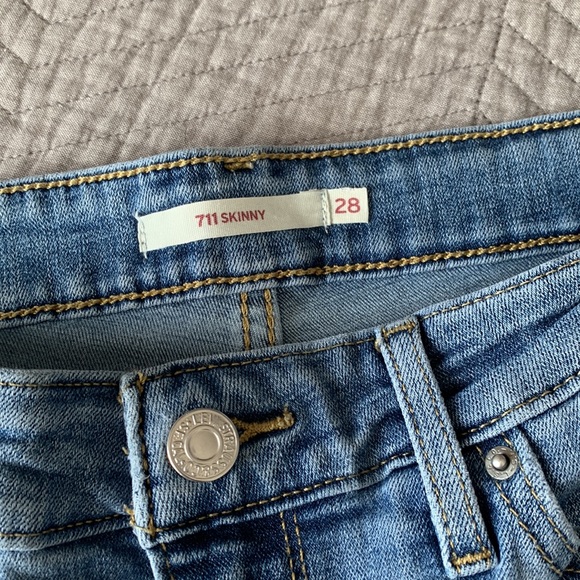 Levis 711 jeans - Picture 2 of 4
